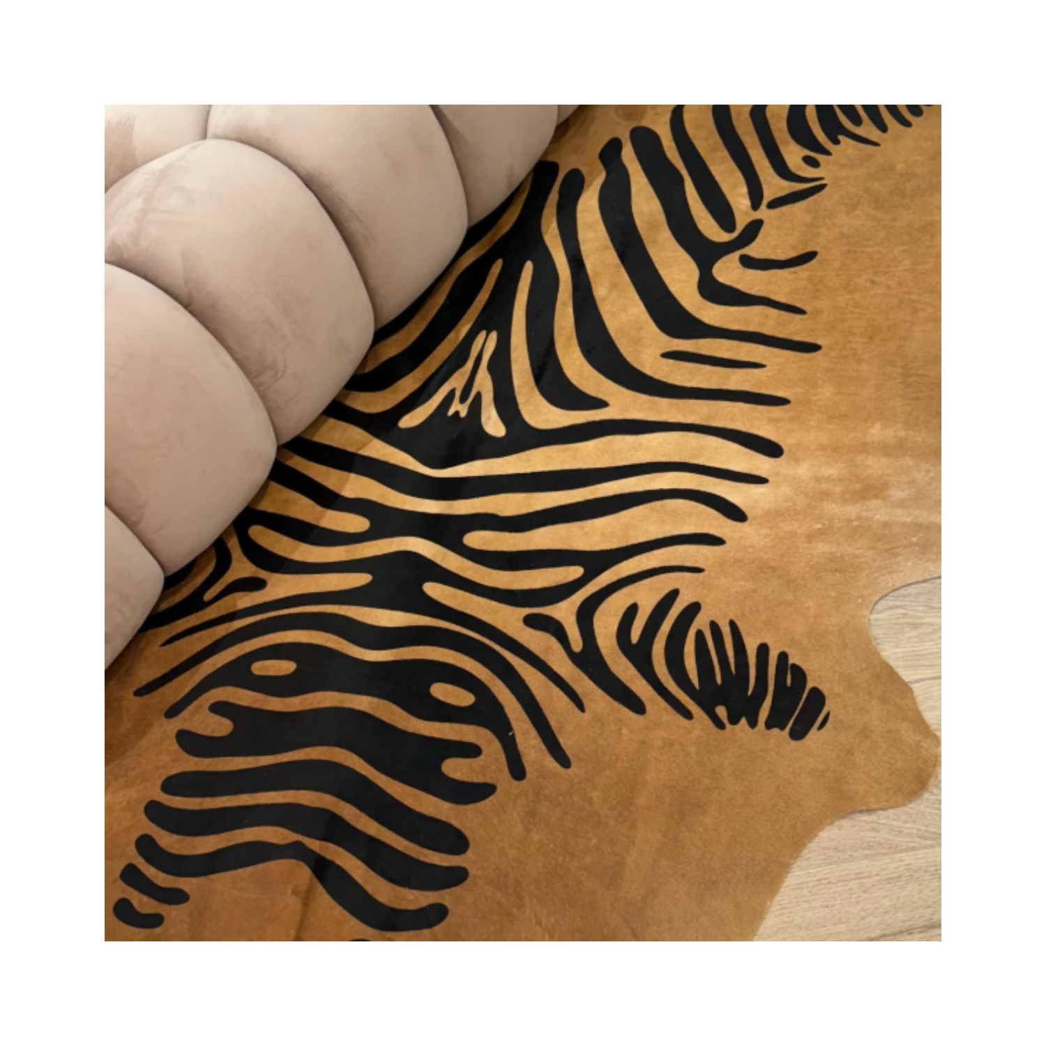 TAPETE REAL COWHIDE ZEBRA ON CARAMEL