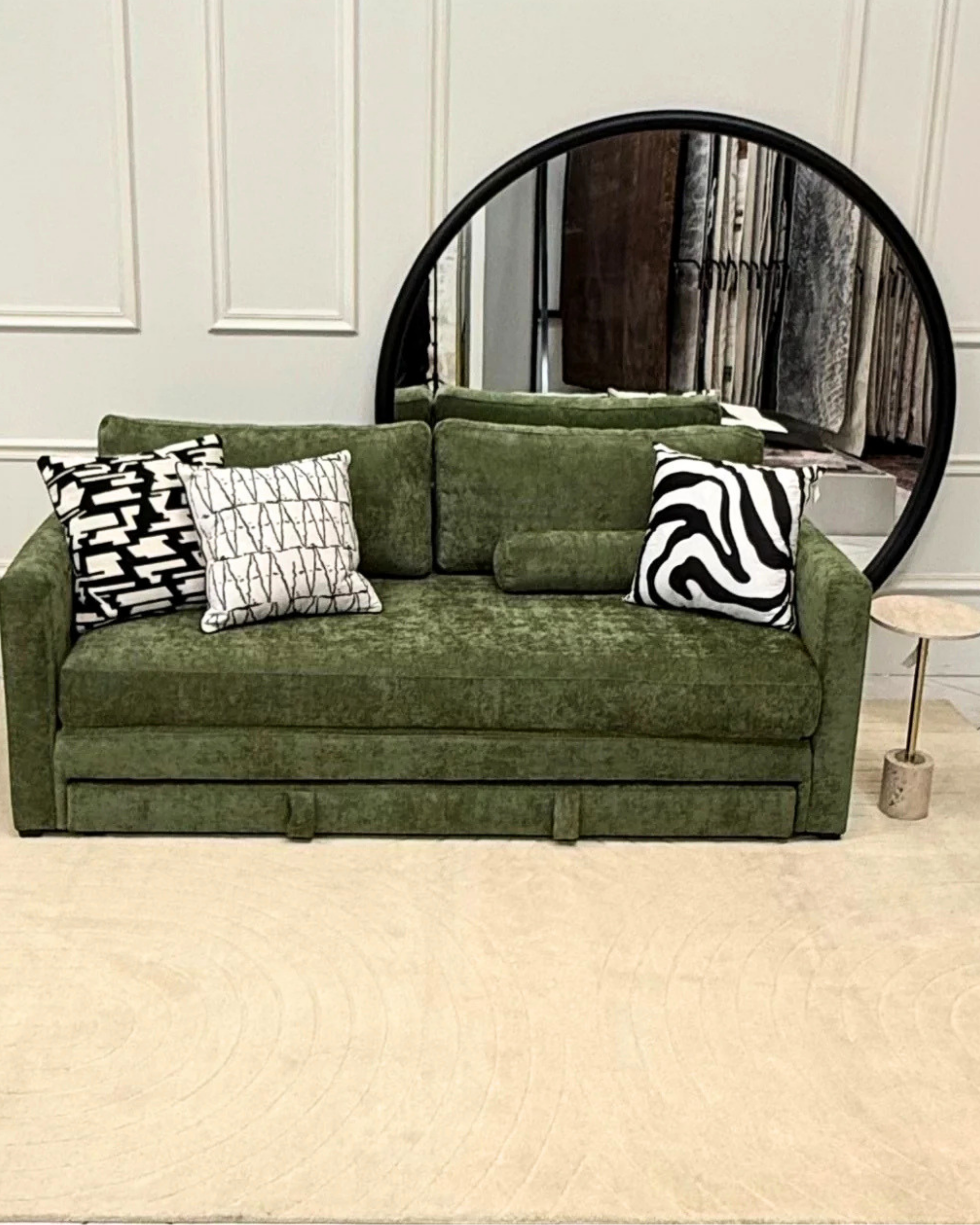 De nuestra colección Premium Hand Tufted:&nbsp; Este tapete es una pieza especial color ivory de diseño&nbsp;artesanal única, hecha completamente a mano con materiales premium y un proceso que puede tomar hasta 3 meses, reflejando dedicación, detalle y exclusividad en cada fibra.

Características:

Hecho a mano.
Base de algodón.
70% lana de Nueva Zelanda, 30% viscosa.
Hecho en India.&nbsp;