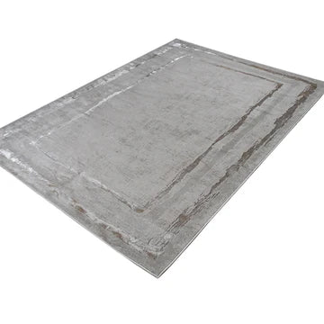 La colección LEÓN combina elegancia contemporánea con una textura luminosa que aporta sofisticación a cualquier espacio. Elaborado con una mezcla de poliéster y viscosa brillante, ofrece un acabado suave al tacto y un sutil efecto de brillo.

Su respaldo 100% algodón brinda mayor estabilidad y durabilidad, mientras que su fabricación en telar mecánico garantiza calidad y precisión en cada detalle.

Características:
• 100% poliéster / viscosa brillante
• Reverso 100% algodón
• Telar mecánico
• Hecho en Turqu