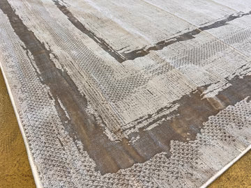 La colección LEÓN combina elegancia contemporánea con una textura luminosa que aporta sofisticación a cualquier espacio. Elaborado con una mezcla de poliéster y viscosa brillante, ofrece un acabado suave al tacto y un sutil efecto de brillo.

Su respaldo 100% algodón brinda mayor estabilidad y durabilidad, mientras que su fabricación en telar mecánico garantiza calidad y precisión en cada detalle.

Características:
• 100% poliéster / viscosa brillante
• Reverso 100% algodón
• Telar mecánico
• Hecho en Turqu