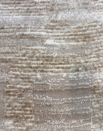 Presentamos nuestra última colección de alfombras de diseño NUDE&nbsp;: una sofisticada combinación de tonos beige y moca cálidos. Elaboradas con una textura de relieve para mayor profundidad, cada pieza presenta una combinación única de dos tipos de hilo de primera calidad, creando una sensación suave y tridimensional. Con un estilo moderno y a la vez versátil, esta colección aporta un toque playero y relajado a cualquier espacio. El equilibrio perfecto entre elegancia informal y diseño refinado.