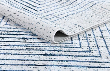 De nuestra colección POLAR: Este tapete color gris semenjante a piel de serpiente, elaborado con hilo de poliéster brillante de alta calidad, aporta suavidad, estilo y un sutil brillo que realza cualquier espacio. Su diseño contemporáneo y textura confortable lo convierten en una pieza funcional y decorativa para el hogar.

Características:

Tejido a máquina.
Hilo de poliéster brillante de alta calidad.
Textura suave al tacto.
Reverso de algodón para mayor resistencia y durabilidad.
Diseño plegable para fác