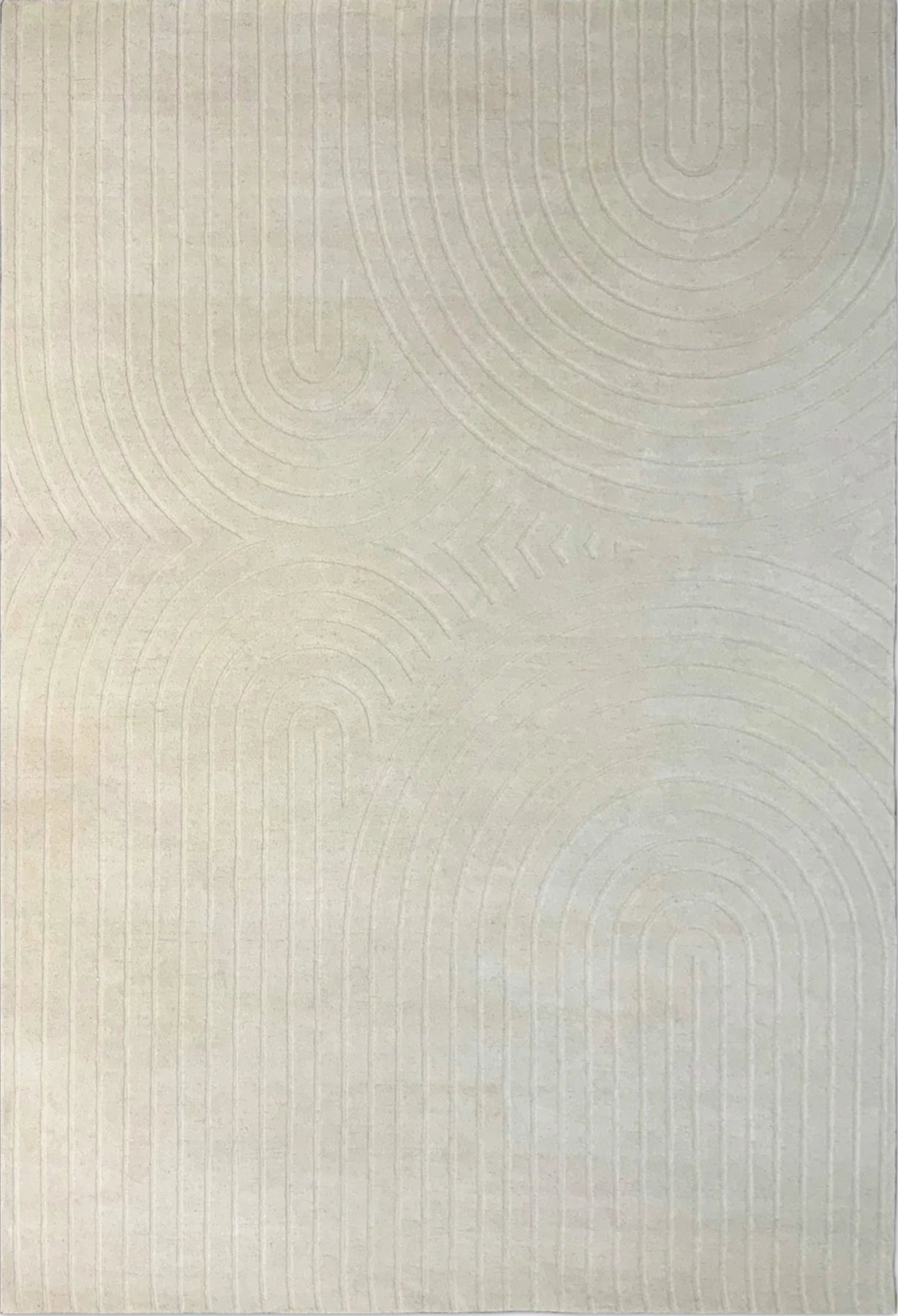 De nuestra colección Premium Hand Tufted:&nbsp; Este tapete es una pieza especial color ivory de diseño&nbsp;artesanal única, hecha completamente a mano con materiales premium y un proceso que puede tomar hasta 3 meses, reflejando dedicación, detalle y exclusividad en cada fibra.

Características:

Hecho a mano.
Base de algodón.
70% lana de Nueva Zelanda, 30% viscosa.
Hecho en India.&nbsp;