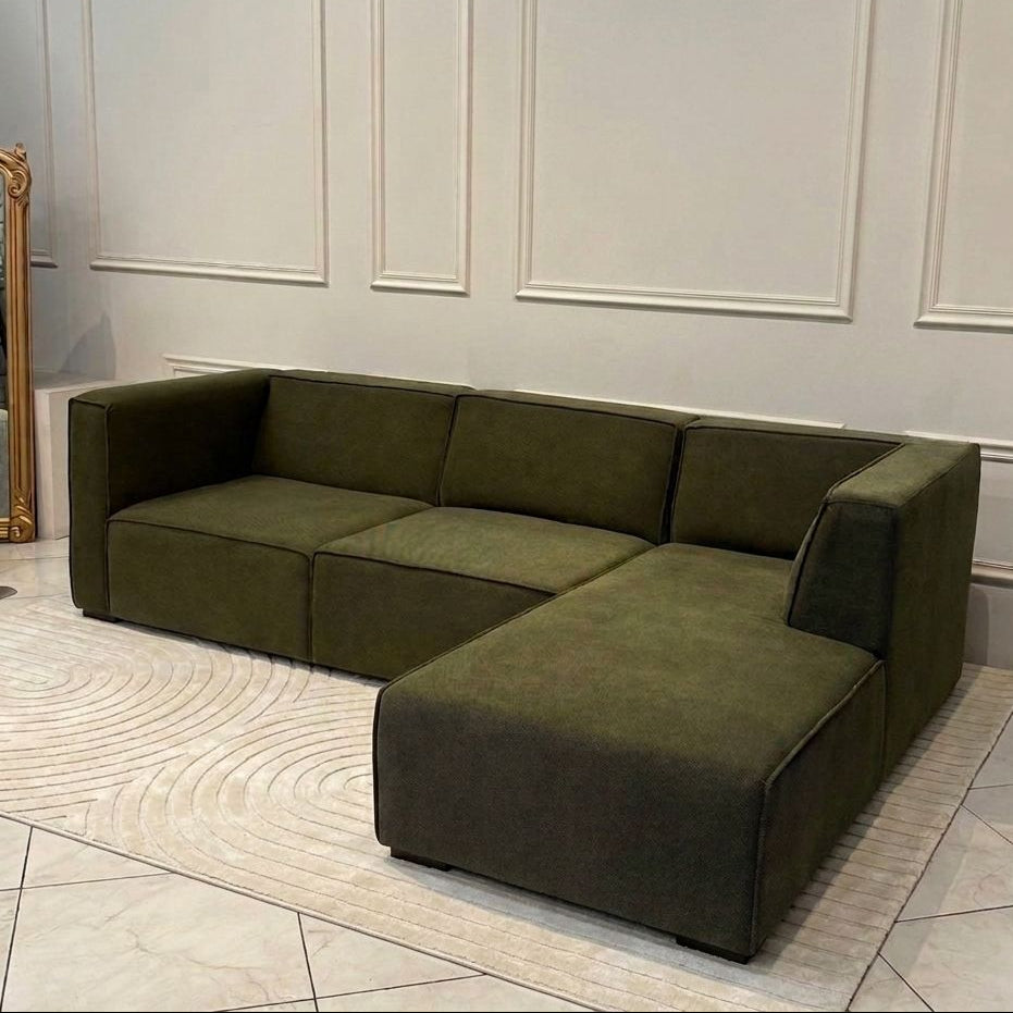 De nuestra colección Premium Hand Tufted:&nbsp; Este tapete es una pieza especial color ivory de diseño&nbsp;artesanal única, hecha completamente a mano con materiales premium y un proceso que puede tomar hasta 3 meses, reflejando dedicación, detalle y exclusividad en cada fibra.

Características:

Hecho a mano.
Base de algodón.
70% lana de Nueva Zelanda, 30% viscosa.