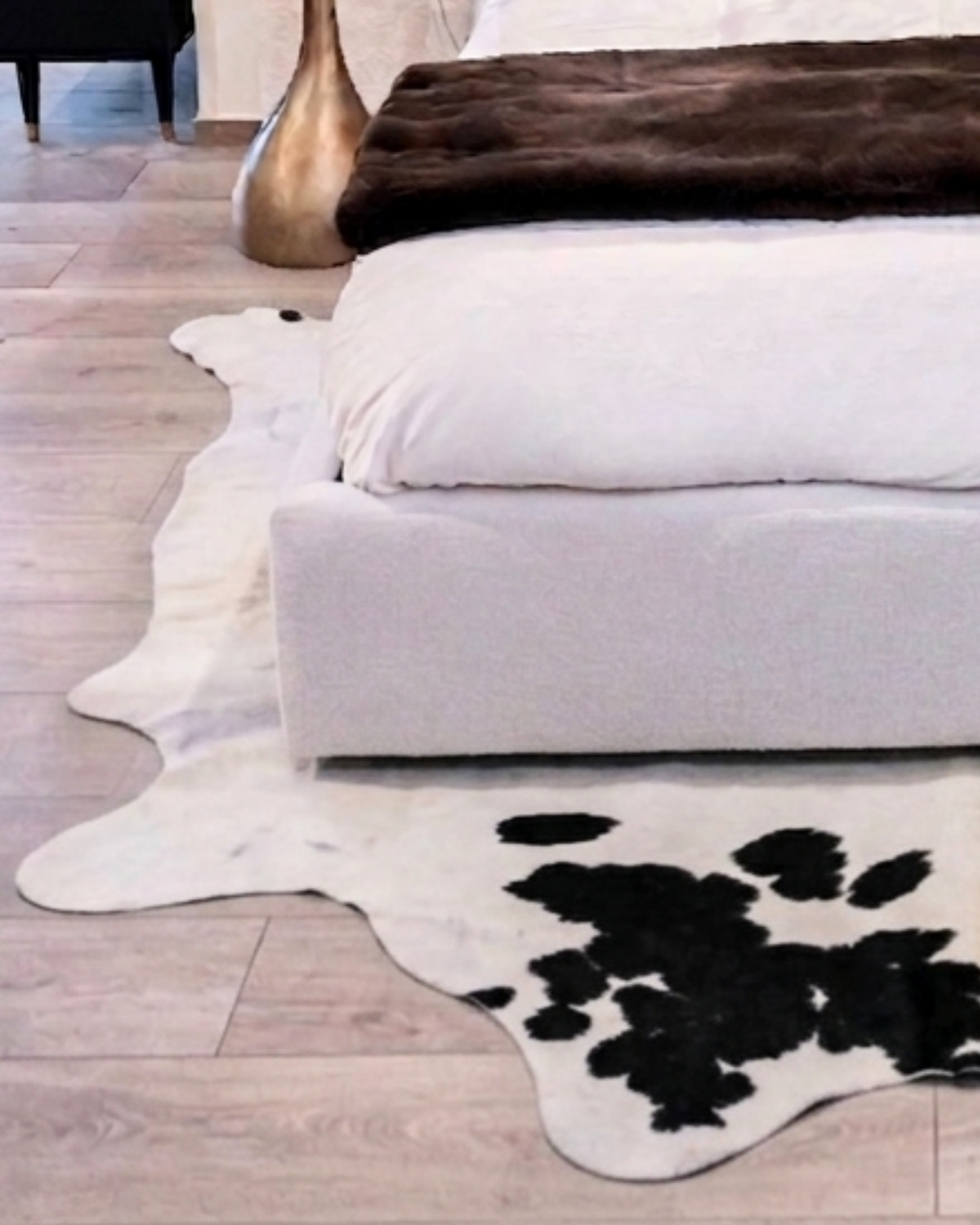 TAPETE - BLACK AND WHITE REAL COWHIDE