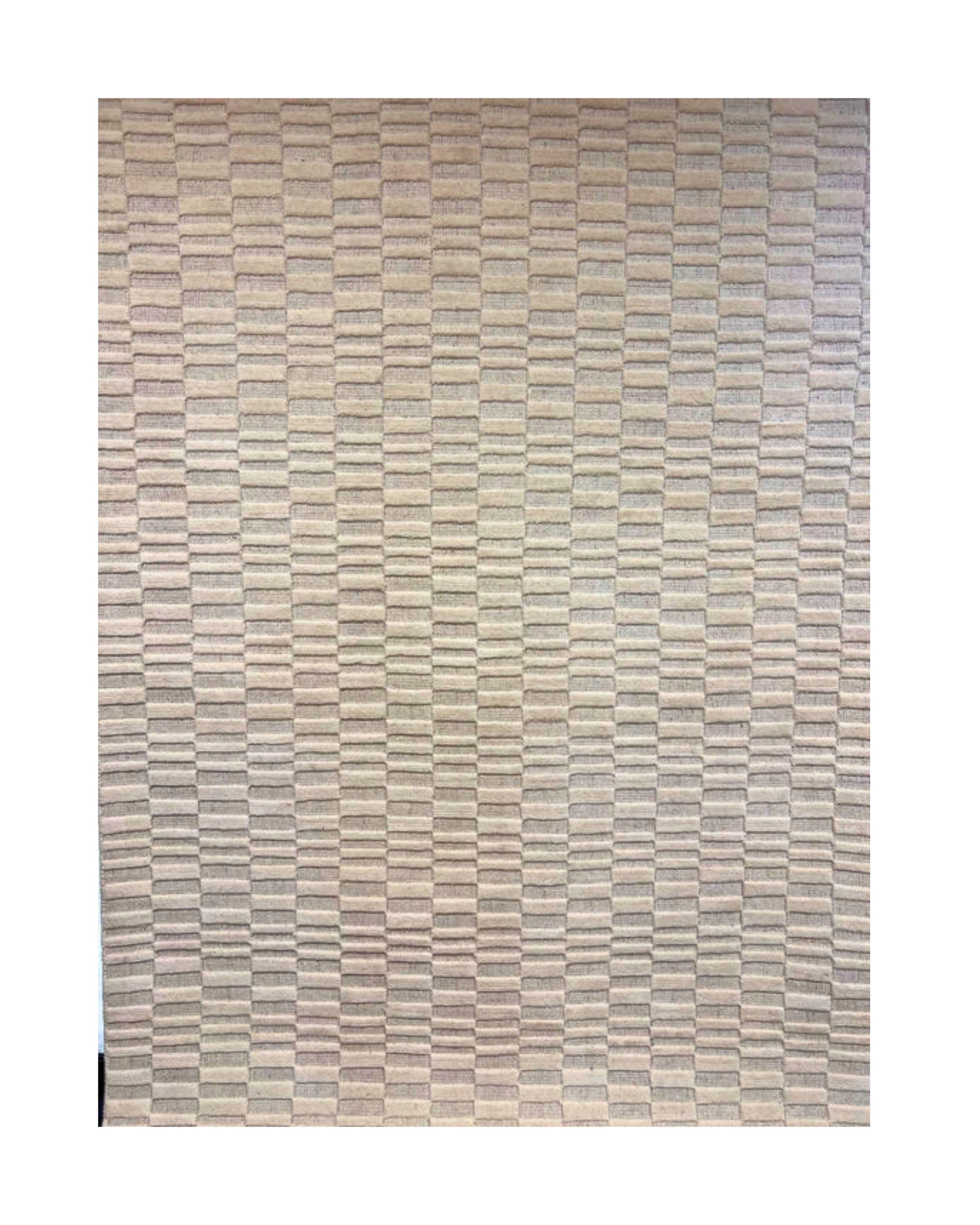 De nuestra colección Premium Hand Tufted: Este tapete beige color vainilla con textura&nbsp;es una pieza artesanal única, hecha completamente a mano con materiales premium y un proceso que puede tomar hasta 3 meses, reflejando dedicación, detalle y exclusividad en cada fibra.

Características:

Hecho a mano.
Base de algodón.
70% lana de Nueva Zelanda, 30% viscosa.
Hecho en India.&nbsp;