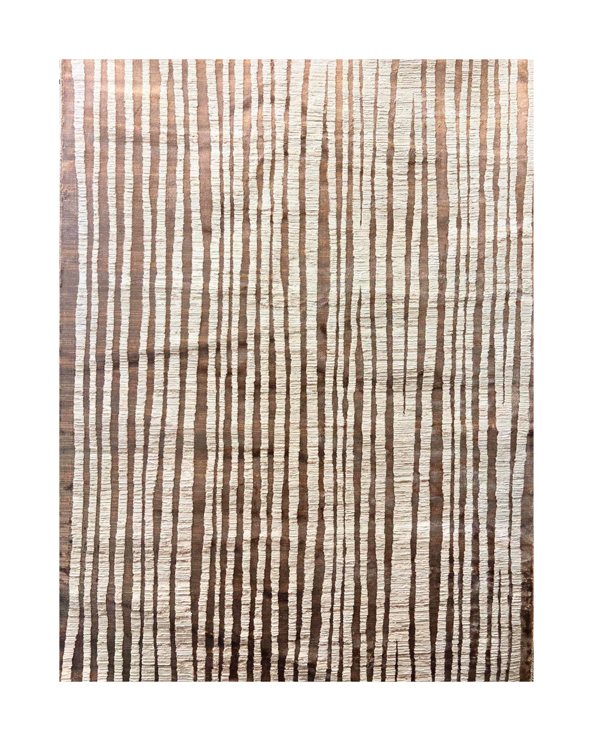 La colección KAI combina elegancia contemporánea con una textura luminosa que realza cualquier espacio.Este tapete con patron en tonos dorados fue confeccionado en una mezcla de poliéster y&nbsp;viscosa brillante, estos tapetes ofrecen un acabado suave al tacto y un sutil efecto de brillo que aporta sofisticación visual. Su respaldo 100% de algodón brinda estabilidad y durabilidad, mientras que su elaboración en telar a máquina garantiza precisión en cada detalle.


El tono de los colores pueden variar lige