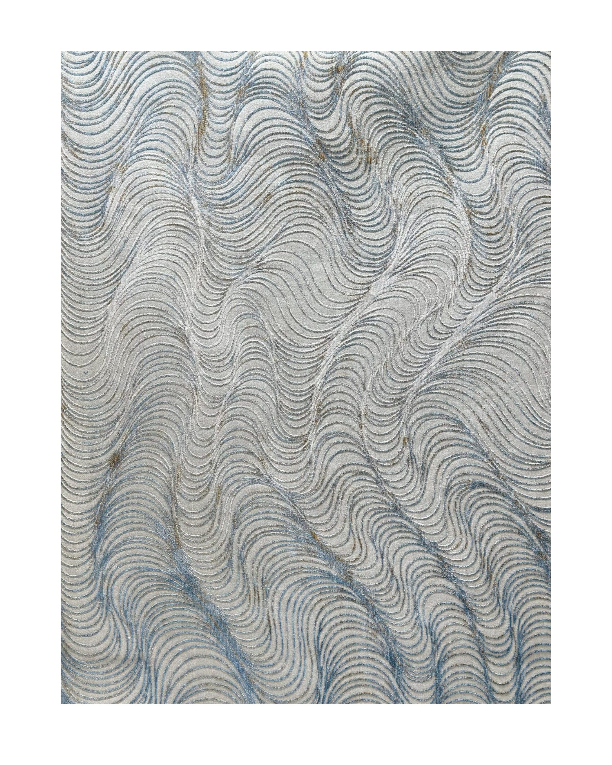 La colección KAI combina elegancia contemporánea con una textura luminosa que realza cualquier espacio.Este tapete con patron en tonos azules fue confeccionado en una mezcla de poliéster y&nbsp;viscosa brillante, estos tapetes ofrecen un acabado suave al tacto y un sutil efecto de brillo que aporta sofisticación visual. Su respaldo 100% de algodón brinda estabilidad y durabilidad, mientras que su elaboración en telar a máquina garantiza precisión en cada detalle.


El tono de los colores pueden variar liger