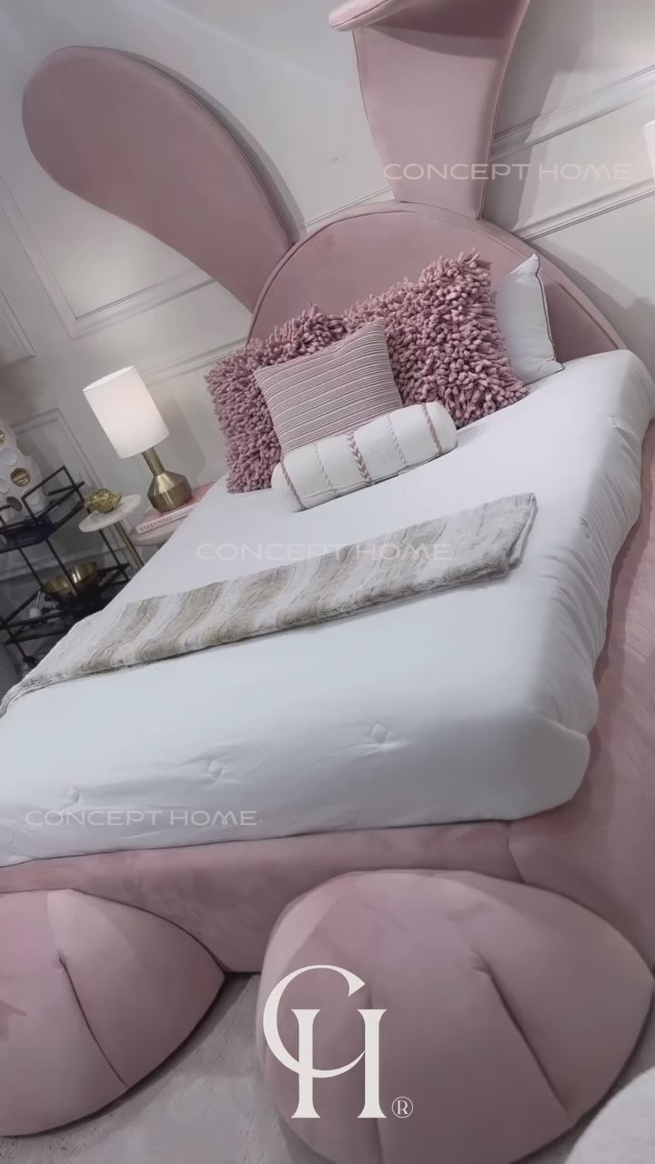 La colección LEÓN combina elegancia contemporánea con una textura luminosa que aporta sofisticación a cualquier espacio. Elaborado con una mezcla de poliéster y viscosa brillante, ofrece un acabado suave al tacto y un sutil efecto de brillo.

Su respaldo 100% algodón brinda mayor estabilidad y durabilidad, mientras que su fabricación en telar mecánico garantiza calidad y precisión en cada detalle.

Características:
• 100% poliéster / viscosa brillante
• Reverso 100% algodón
• Telar mecánico
• Hecho en Turqu