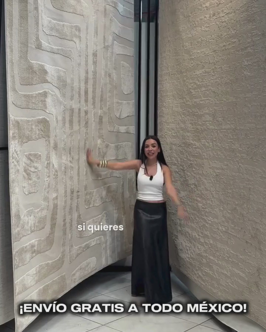 Presentamos nuestra última colección de alfombras de diseño NUDE : una sofisticada combinación de tonos beige y moca cálidos. Elaboradas con una textura de relieve para mayor profundidad, cada pieza presenta una combinación única de dos tipos de hilo de primera calidad, creando una sensación suave y tridimensional. Con un estilo moderno ya la vez versátil, esta colección aporta un toque jugador y relajado en cualquier espacio. El equilibrio perfecto entre elegancia informal y diseño refinado.&nbsp;