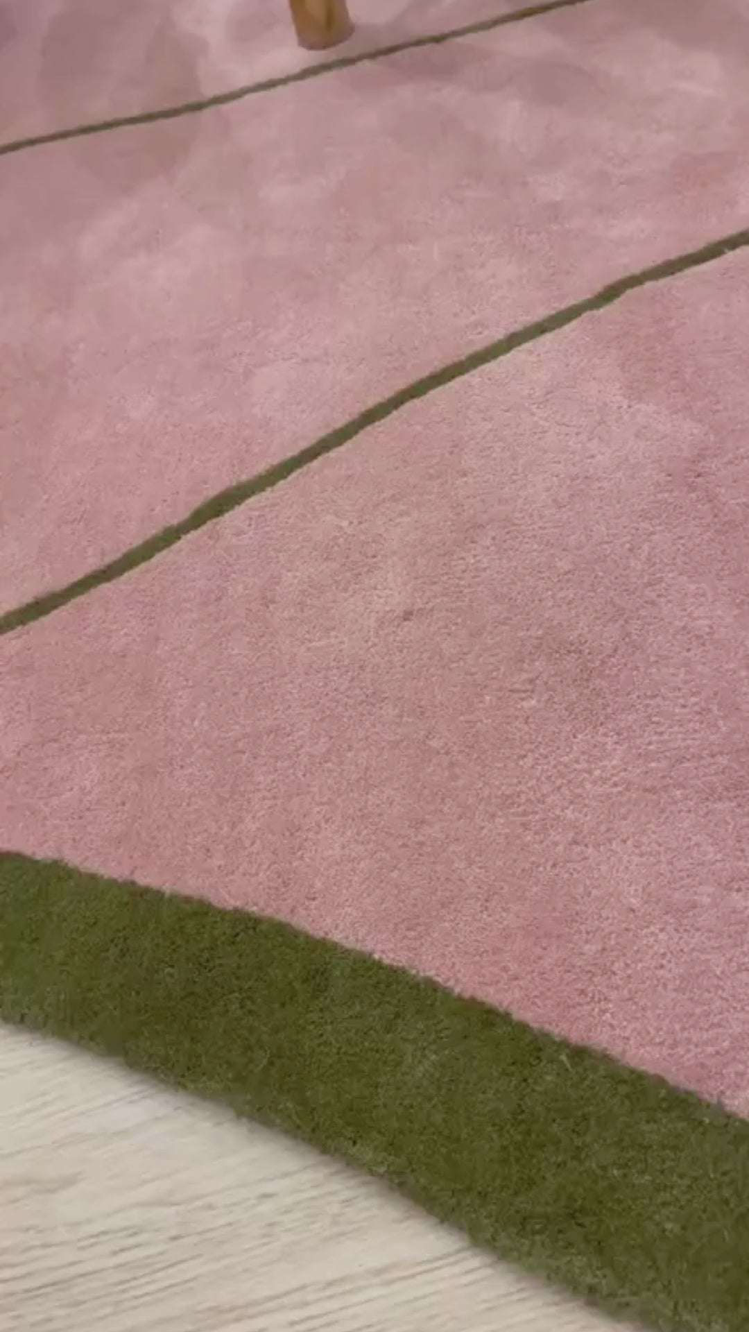 TAPETE BELUGA ROSA 64