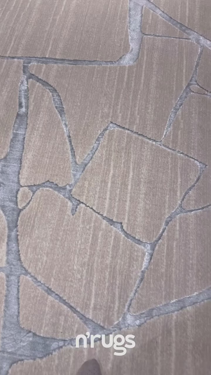 u acabado genera un efecto visual dinámico donde los tonos cambian sutilmente según la luz y el ángulo de visión, aportando profundidad y sofisticación al espacio.

Características:

Mezcla de poliéster y viscosa
El color de la alfombra cambia según el ángulo de visión.
Reverso 100% algodón
Tejido plano&nbsp;
Telar mecánico
Cobertizo gratis
Para uso interior o exterior, siempre que se mantenga seco.
Fuerte y duradero
Suave y cómodo

El tono de los colores puede variar ligeramente según la iluminación de las