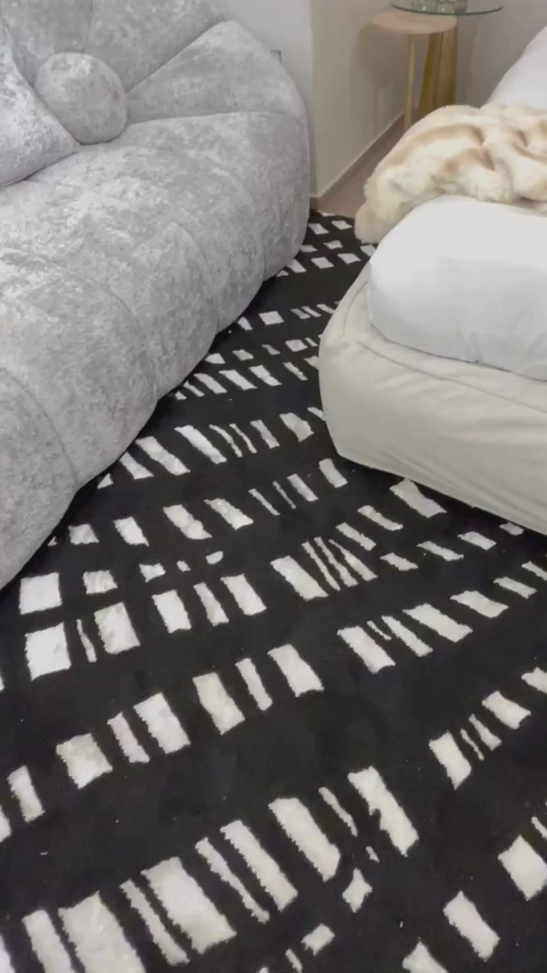 TAPETE NEGRO CON BLANCO Z407A