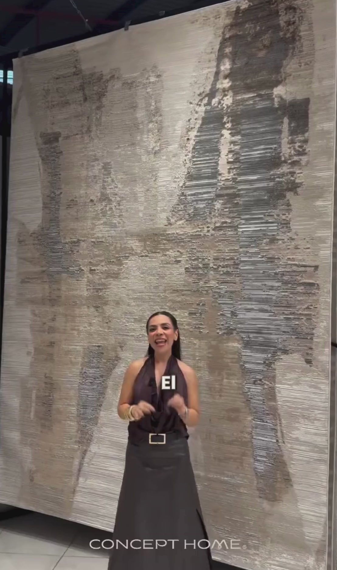 La colección KAI combina elegancia contemporánea con una textura luminosa que realza cualquier espacio.Este tapete con patron en tonos azules fue confeccionado en una mezcla de poliéster y&nbsp;viscosa brillante, estos tapetes ofrecen un acabado suave al tacto y un sutil efecto de brillo que aporta sofisticación visual. Su respaldo 100% de algodón brinda estabilidad y durabilidad, mientras que su elaboración en telar a máquina garantiza precisión en cada detalle.


El tono de los colores pueden variar liger
