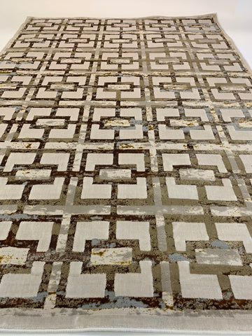 La colección MAXIMUS combina diseño contemporáneo y funcionalidad en una propuesta que transforma el color según la perspectiva y la luz, creando un efecto visual dinámico que aporta profundidad y elegancia a cualquier espacio.

Su estructura de tejido plano facilita la limpieza y evita el desprendimiento de fibras, convirtiéndolo en una opción práctica para salas, comedores o áreas familiares. Apto para interiores y exteriores techados, siempre que se mantenga seco.

Características:
• Material: 60% polipr